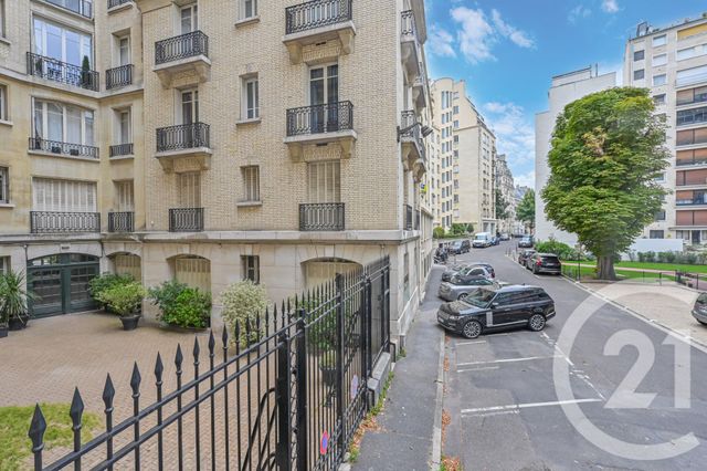 Afficher la photo en grand Appartement F2 à vendre - 2 pièces - 47.75 m2 - PARIS - 75016 - ILE-DE-FRANCE - Century 21 Auteuil Immobilier