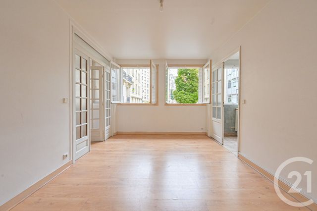 Afficher la photo en grand Appartement F2 à vendre - 2 pièces - 47.75 m2 - PARIS - 75016 - ILE-DE-FRANCE - Century 21 Auteuil Immobilier