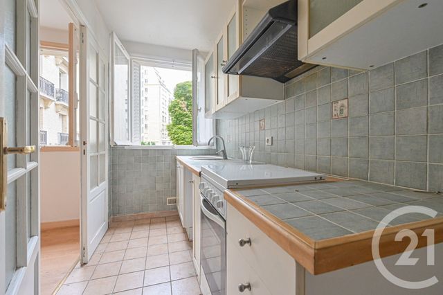 Afficher la photo en grand Appartement F2 à vendre - 2 pièces - 47.75 m2 - PARIS - 75016 - ILE-DE-FRANCE - Century 21 Auteuil Immobilier