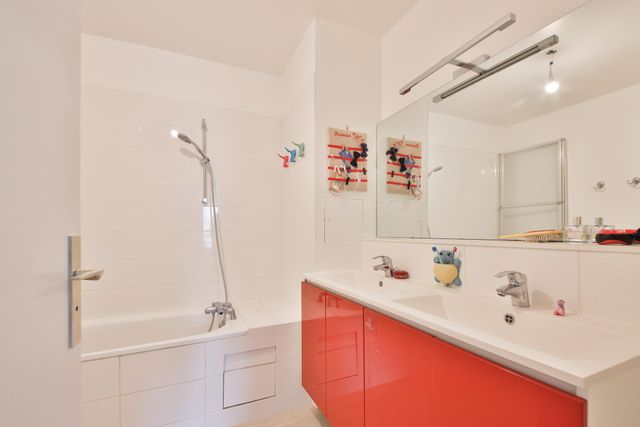 Afficher la photo en grand Appartement F5 à vendre - 5 pièces - 130.0 m2 - PARIS - 75016 - ILE-DE-FRANCE - Century 21 Auteuil Immobilier